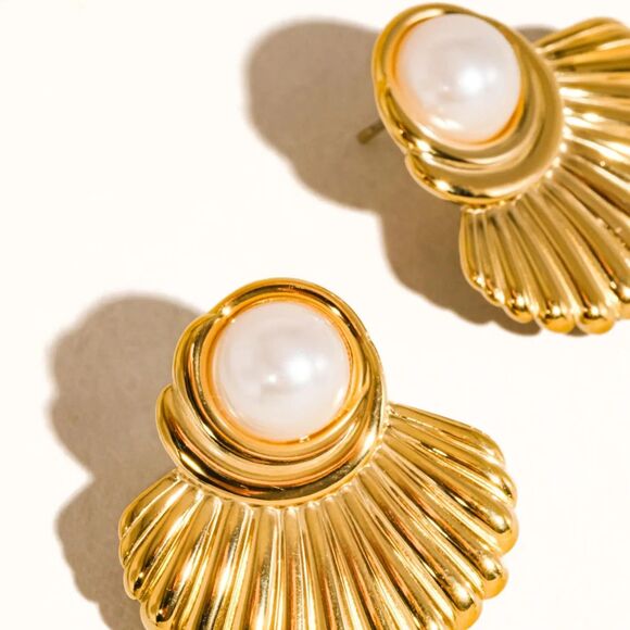 Lennox 18K Gold & Pearl NonTarnish Hypoallergenic Water Resistant Shell Earring - Picture 5 of 6